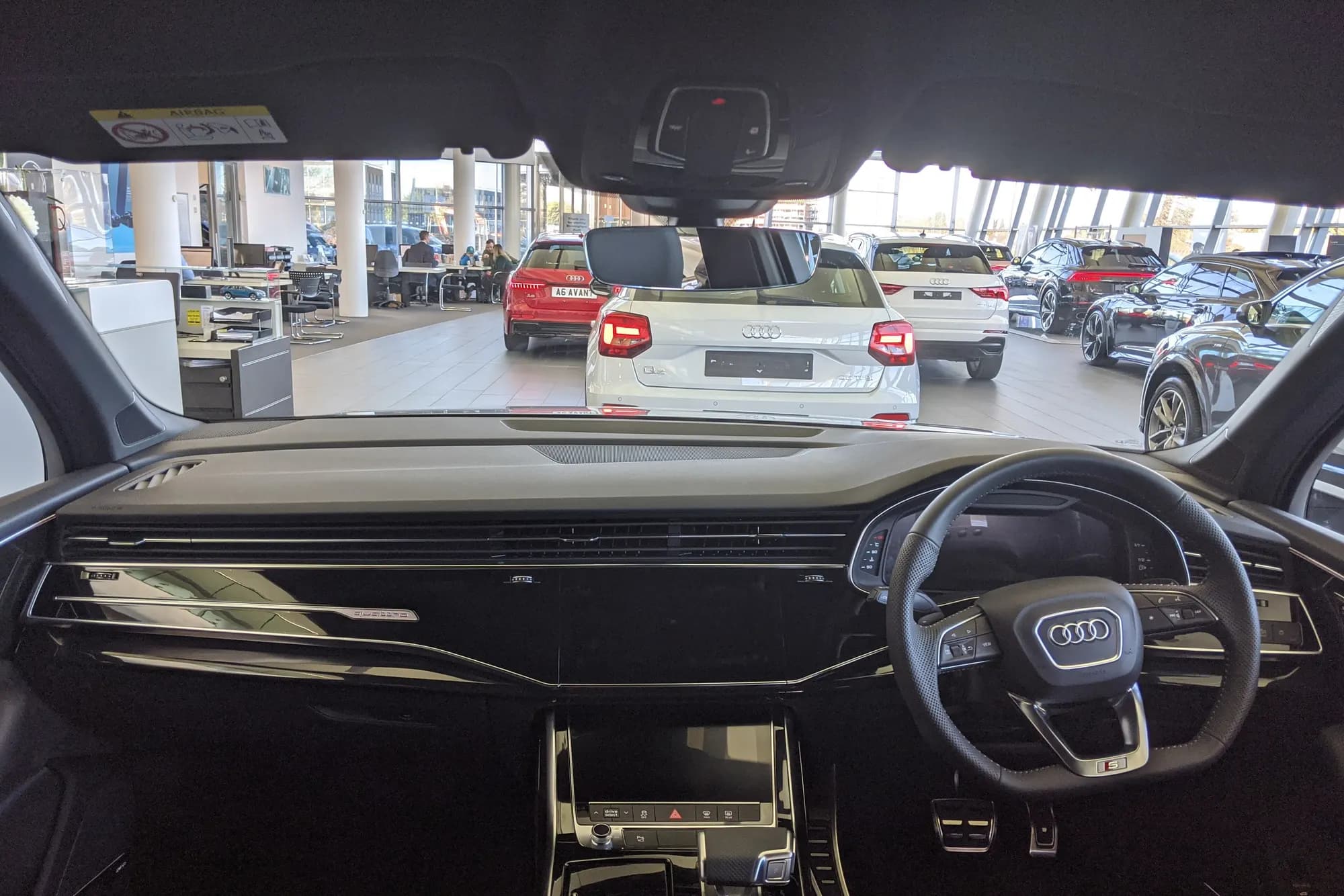 Audi Q7 dashboard and steering wheel